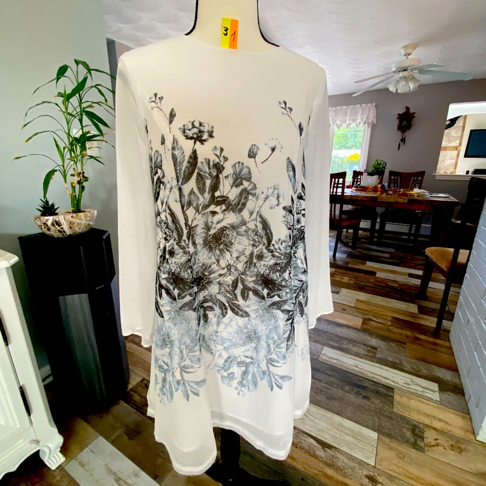 Dress white witch, flowers, and blue black is in good condition